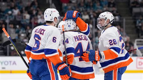 Pageau, Sorokin lead Islanders to 4-1 win over Sharks